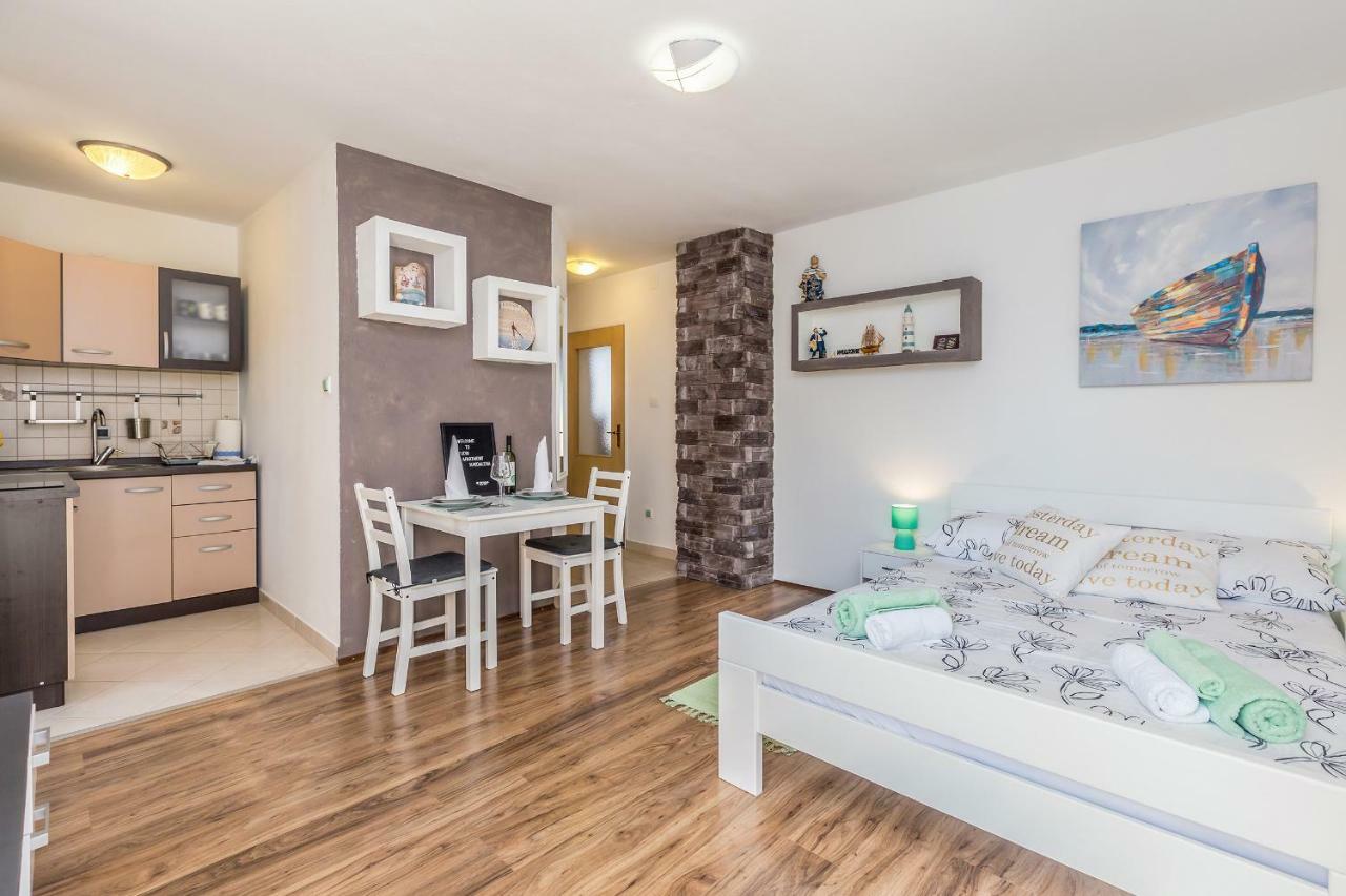 Studio Apartman Magdalena Leilighet Omišalj Eksteriør bilde